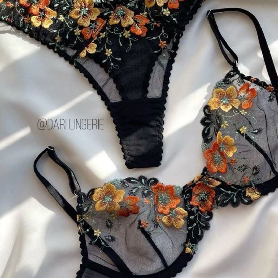 fruity Black lingree